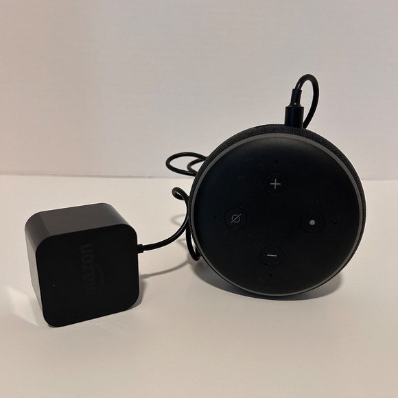 PAIR: Amazon echo dot Black and echo dot White - Picture 3 of 11